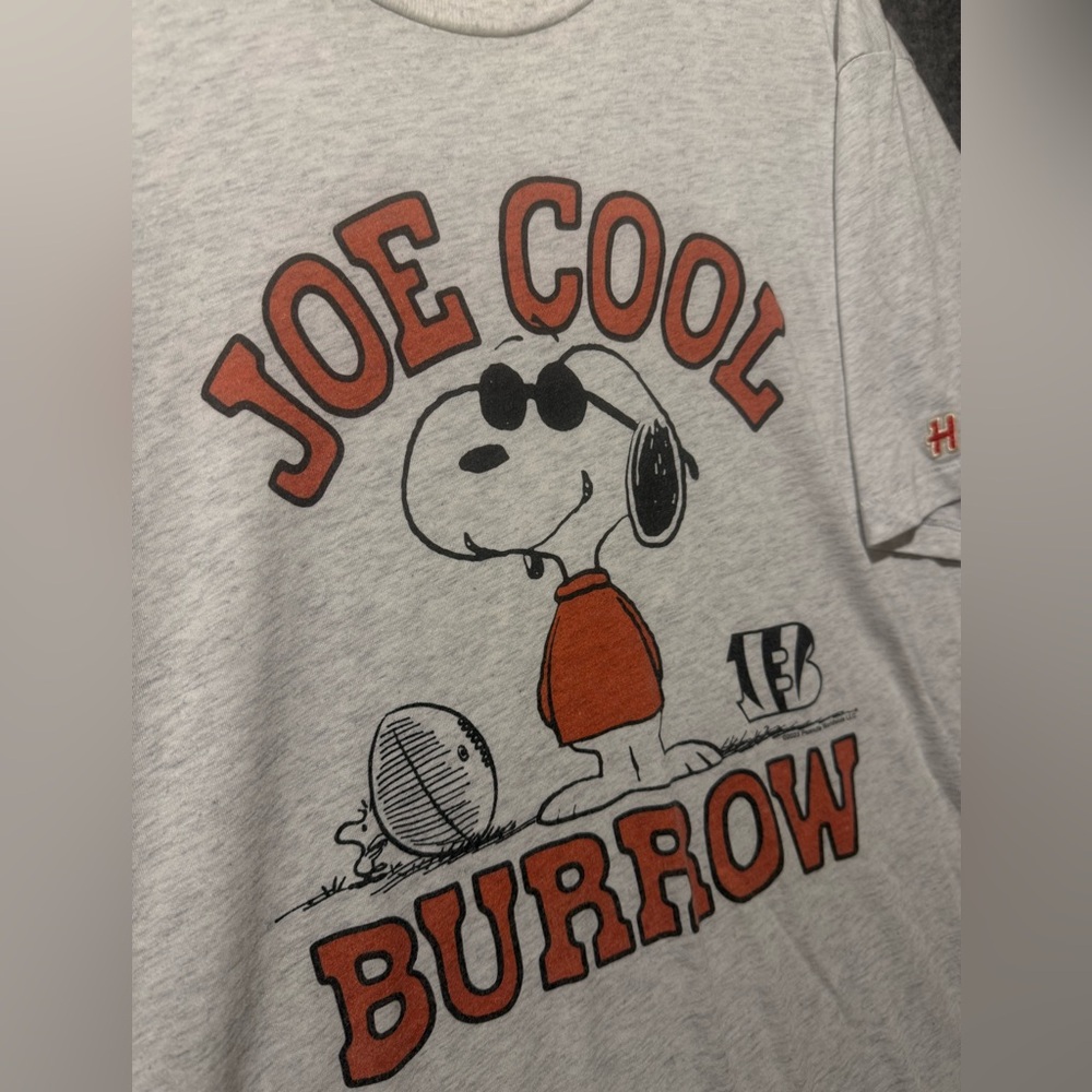 Homage Cincinnati Bengals Joe Cool Burrow Snoopy Tee Shirt Mens XL gray Peanuts - Picture 3 of 9